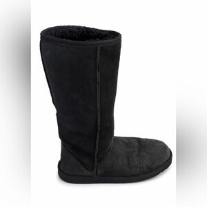 Uggs woman tall boots Sz 6 black sheepskin leather warm winter